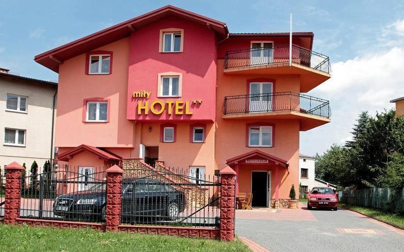 Hotel Mily Krosno Exterior foto