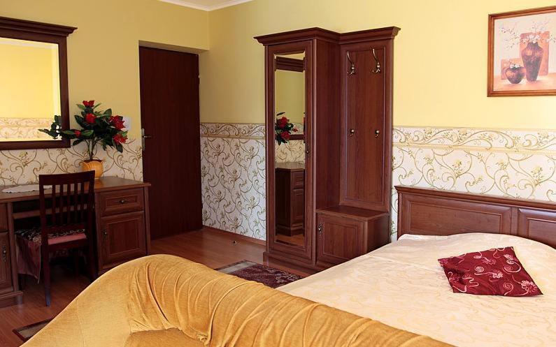 Hotel Mily Krosno Cameră foto